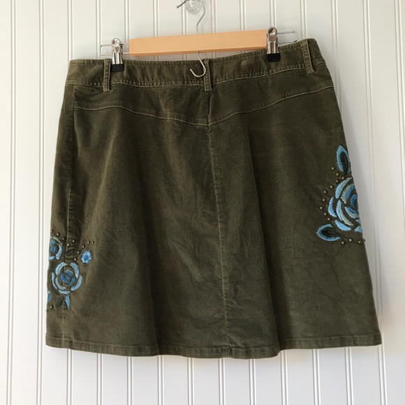 Green Corduroy Skirt with Flower Embroidery - Picture 3 of 7